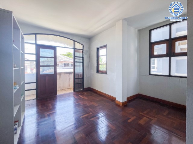 *****บ้านเดี่ยวมือสองเข้าเมืองสะดวก ม.บ้านสวยริมธาร3 พุทธมณฑล สาย3 เนื้อที่กว้างขวางถึง 73.2 ตร.ว. ฟังก์ชัน 3 ห้องนอน 3 ห้องน้ำ 2 ที่จอดรถ บ้านสภาพดี โครงการดี สามารถเข้าอยู่ได้เลย บนทำเลแห่งการเดินทาง เชื่อมต่อหลายเส้นทาง